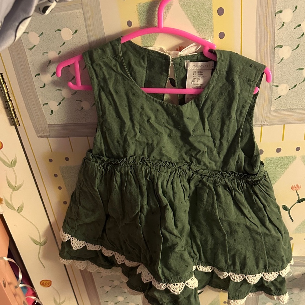Tahari Kids Green Sleeveless Dress with Lace